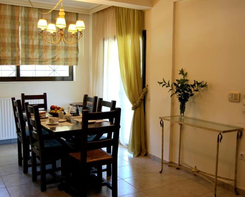 Luna Apartment, Apartment *